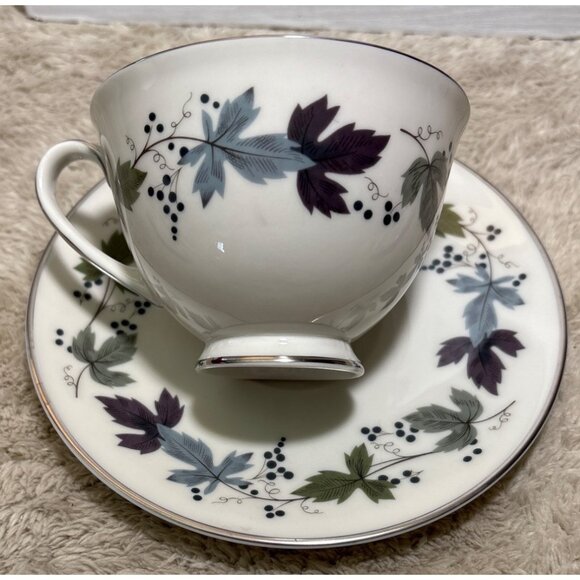 Royal Doulton Burgundy Cups & Saucers TC1001 Translucent China 3 Cups 4 Saucers - Picture 3 of 12